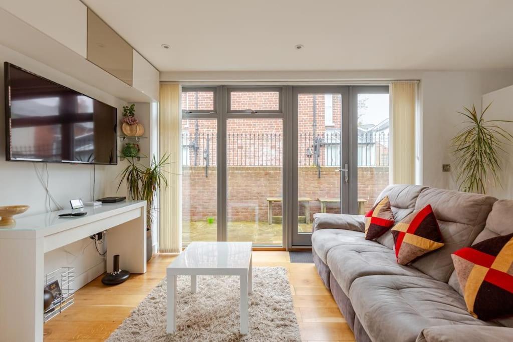Modern City Centre House With Free Parking Canterbury Zewnętrze zdjęcie